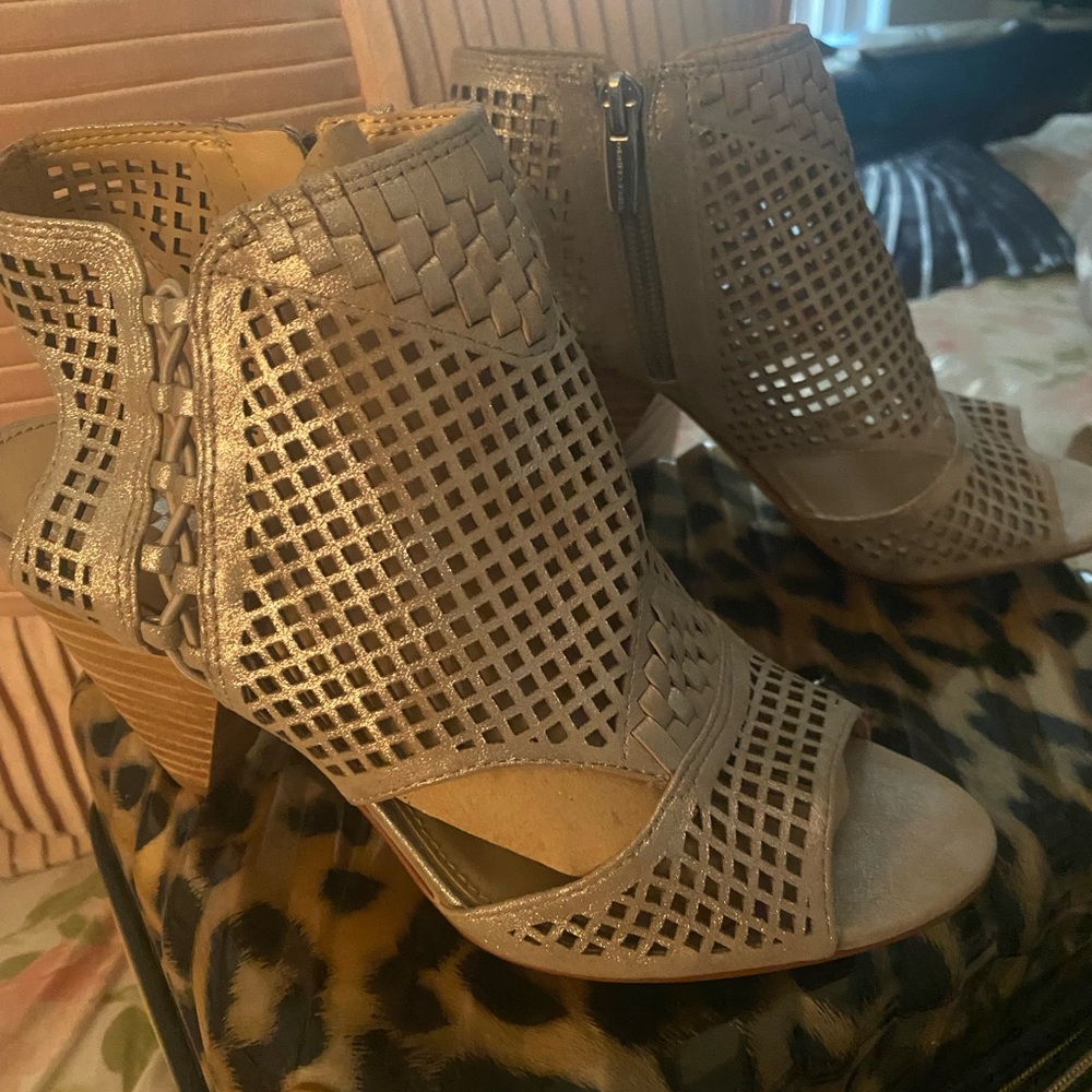 Vince Camuto antique gold Peep-Toe Heeled sandals. Leather upper